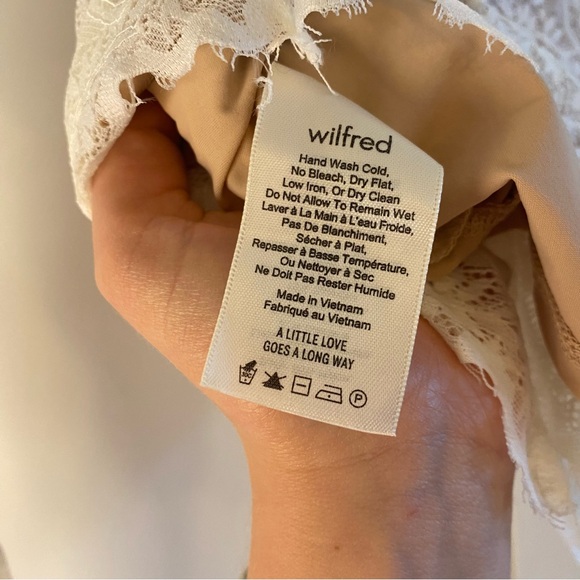 🍂fall drop🍂 Aritzia Wilfred Adriene blouse - Picture 6 of 6